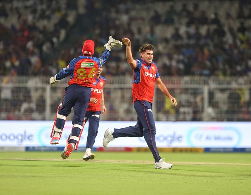 In Images: SRK at Eden Gardens for KKR match against PBKS
