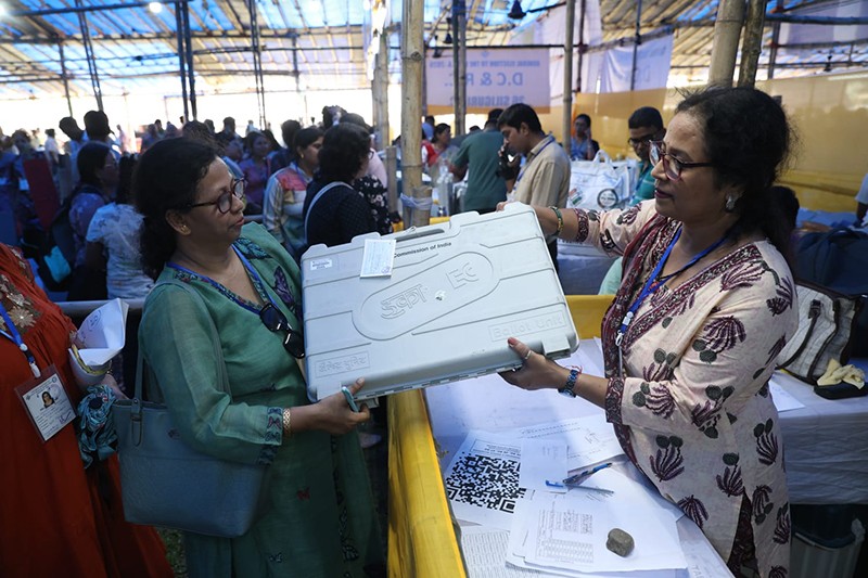 Phase 1 of Bengal polls tomorrow; polling personnel collect EVMs, other materials from a Siliguri dispersal centre