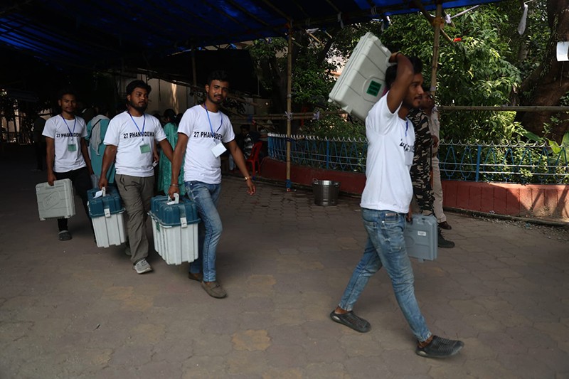 Phase 1 of Bengal polls tomorrow; polling personnel collect EVMs, other materials from a Siliguri dispersal centre