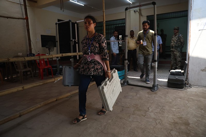 Phase 1 of Bengal polls tomorrow; polling personnel collect EVMs, other materials from a Siliguri dispersal centre