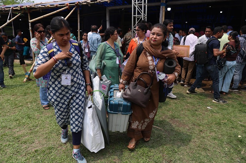 West Bengal begins Phase 1 voting while Tamil Nadu votes across all seats today.