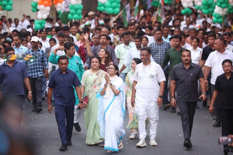 In Images: Mamata Banerjee rallies South Kolkata amid PM Modi's visit to the city