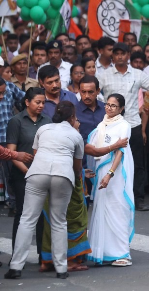 In Images: Mamata Banerjee rallies South Kolkata amid PM Modi's visit to the city