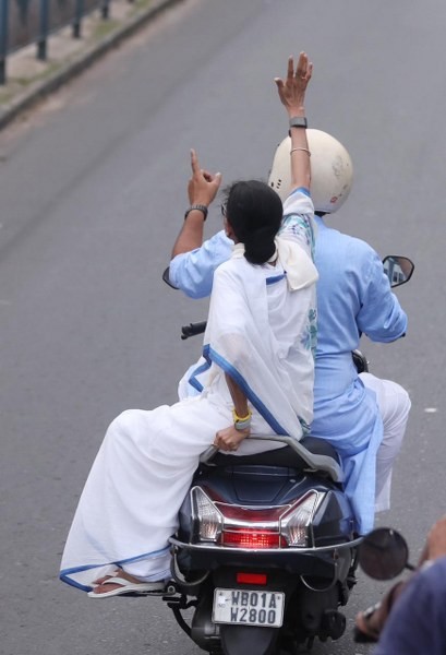 In images: Mamata Banerjee’s final campaign blitz from South Kolkata's Jadavpur to Gopal Nagar ahead of April 29 polls