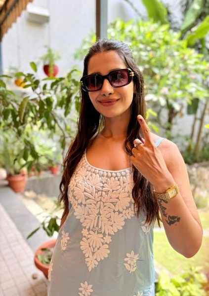 Kolkata’s Film Fraternity Shows Inked Fingers After Voting, Stars Lead Civic Moment
