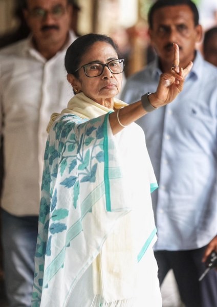 In Images: Mamata Banerjee casts her vote in Kolkata