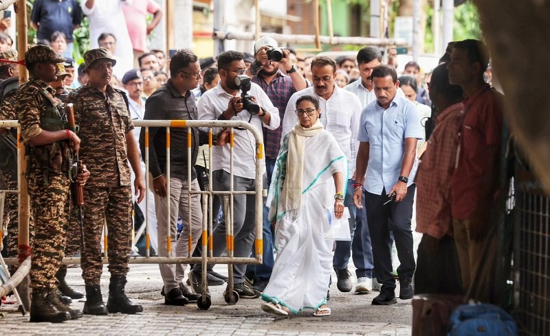 In Images: Mamata Banerjee casts her vote in Kolkata