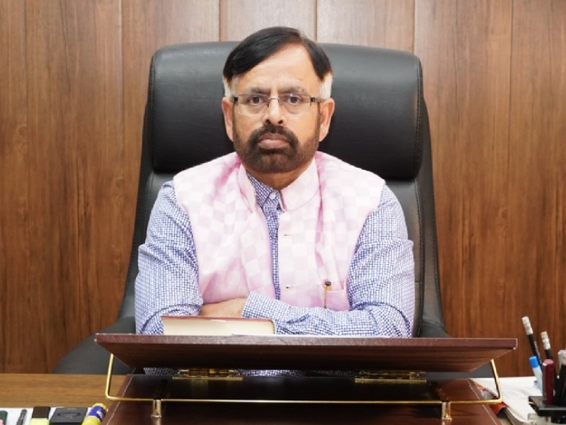 Jamia students protest VC's "Mahadev DNA" remark as BJP leaders defend the statement.