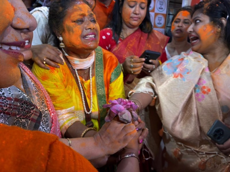 BJP's women activists celebrate as saffron crosses halfway mark in leads