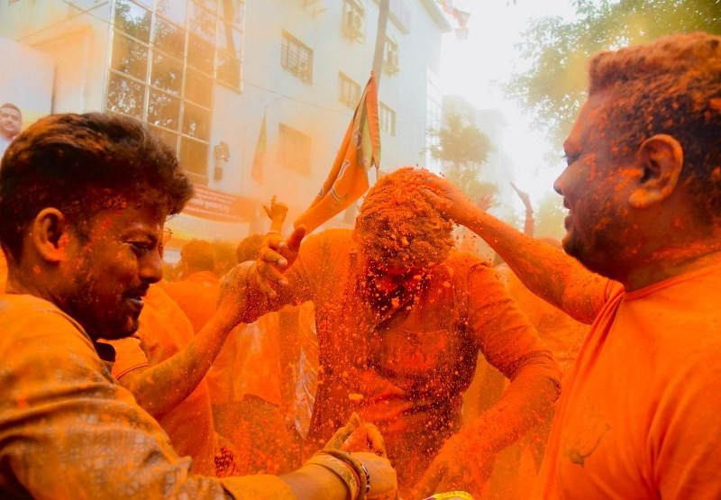 In images: In images: Kolkata erupts in saffron celebration as BJP storms to landslide Bengal victory