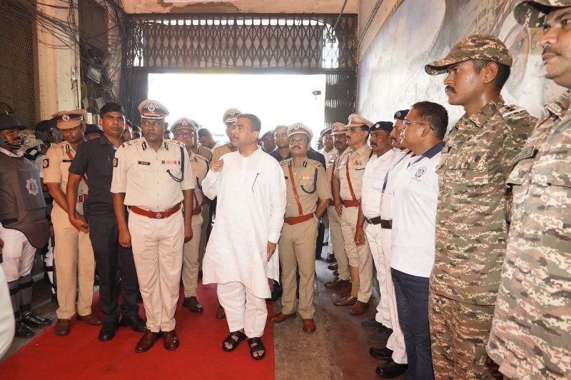 In Images: Suvendu Adhikari visits injured police personnel following Park Circus clashes