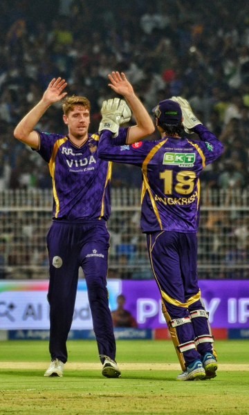 In Images: Kolkata Knight Riders take on Mumbai Indians at Eden Gardens