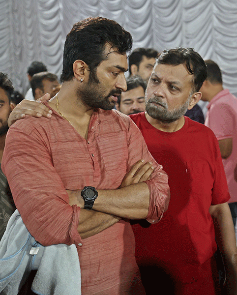 In Images: Final tributes to Bengali filmmaker Anik Dutta