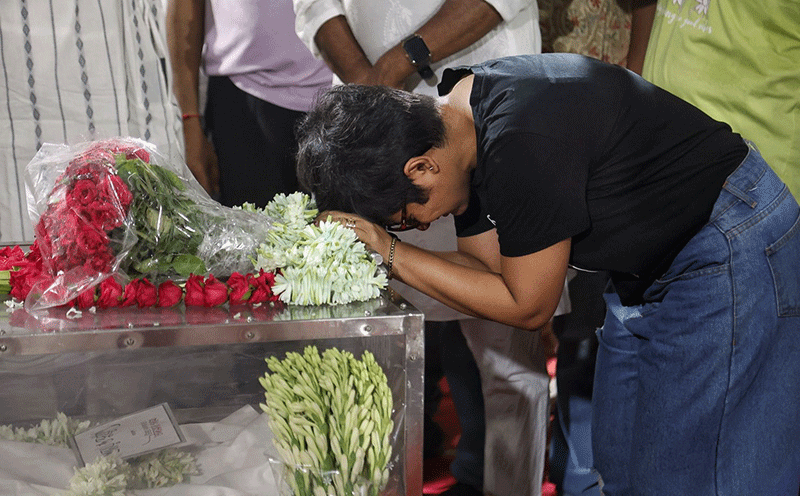 In Images: Final tributes to Bengali filmmaker Anik Dutta
