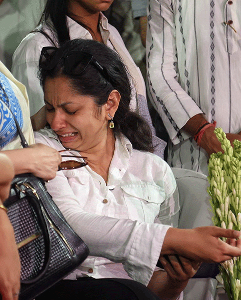 In Images: Final tributes to Bengali filmmaker Anik Dutta