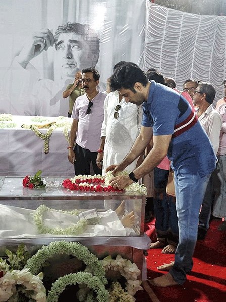 In Images: Final tributes to Bengali filmmaker Anik Dutta