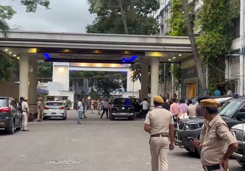 CID questioned Abhishek Banerjee after High Court directed appearance in signature forgery case.