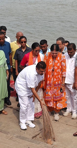 In Images: CM Suvendu Adhikari launches Swachhata Se Swagat campaign in Kolkata