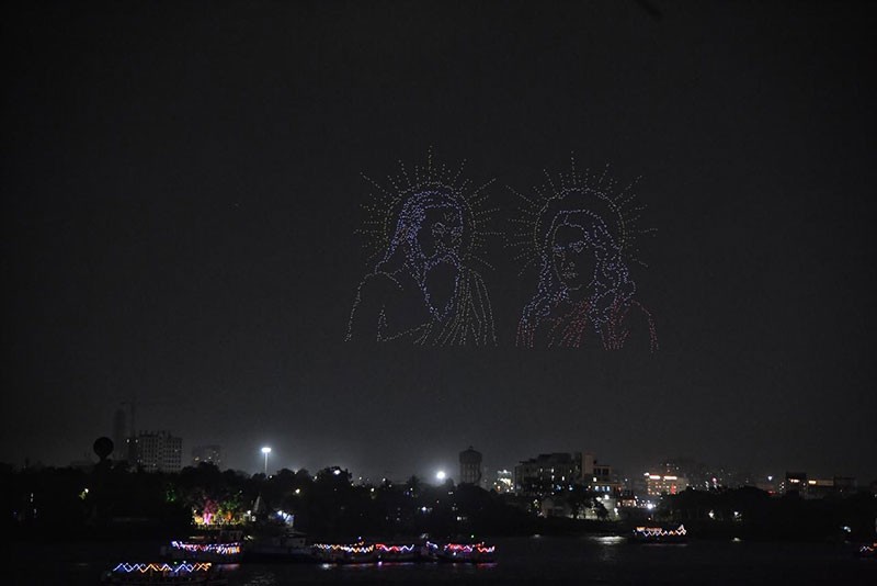 Kolkata dazzles with spectacular laser show on Howrah Bridge ahead of International Yoga Day