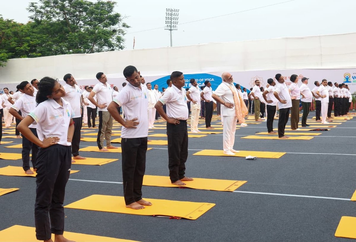 In images: PM Modi performs yoga at Kolkata's Red Road on International Yoga Day 2026