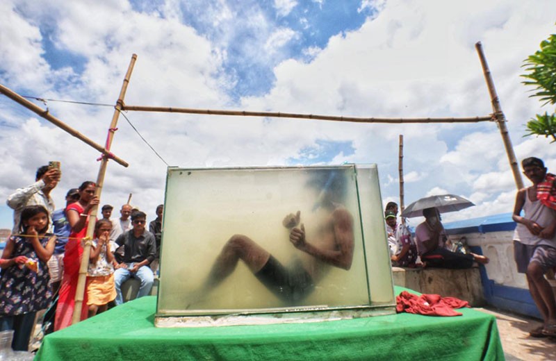 In Images:  Inside a Bengal man's extraordinary 30-hour underwater challenge