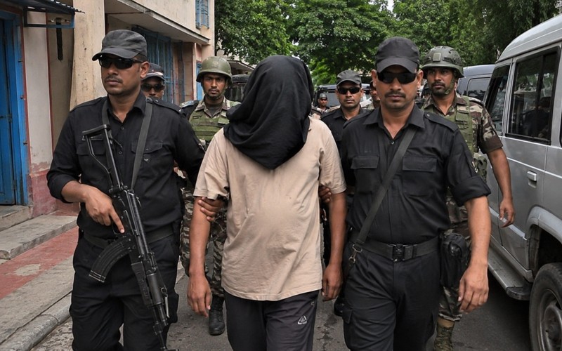Bengal STF arrests Rana Rauf, accused of spying for ISI and collecting defence information.