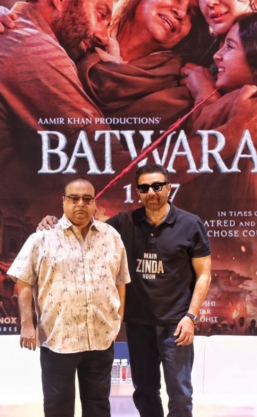 In Images: Sunny Deol, Rajkumar Santoshi promote ‘Batwara 1947’ in Kolkata