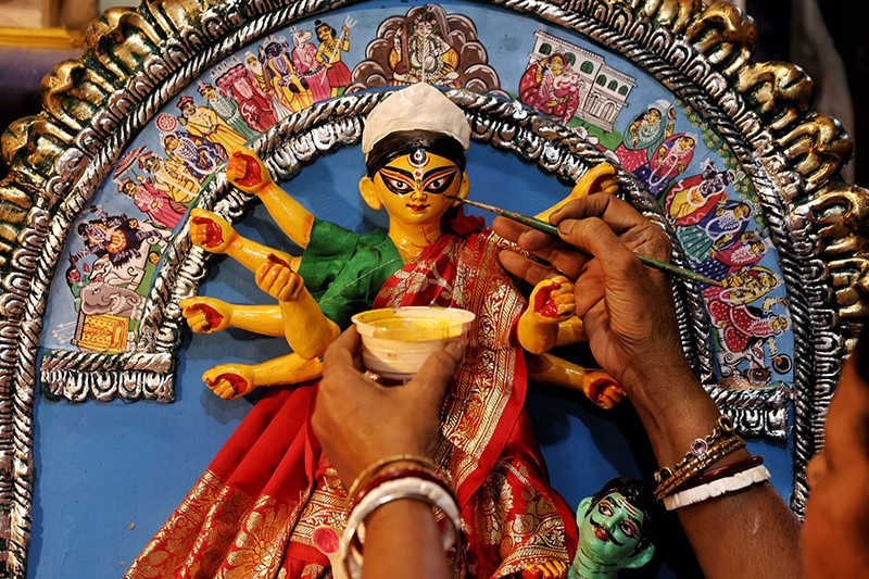 From Kumartuli to Los Angeles: Mala Pal’s Miniature Durga Idol Goes Global!