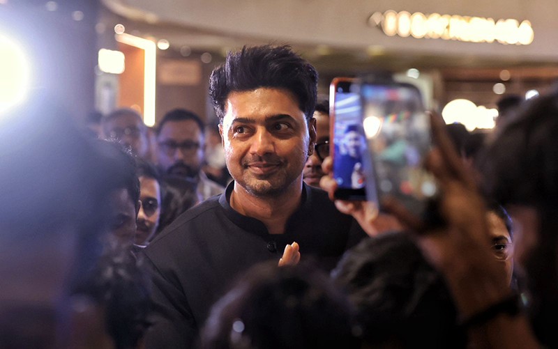In Images: Special screening of Jeet-starrer ‘Keu Bole Biplobi Keu Bole Dakat’ in Kolkata