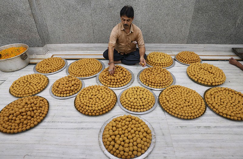 Kolkata Goes Giant With A 2,100-Kg Modak And Laddu