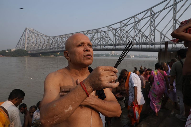 In Images: Devotees offer prayers to ancestors on Mahalaya in Kolkata