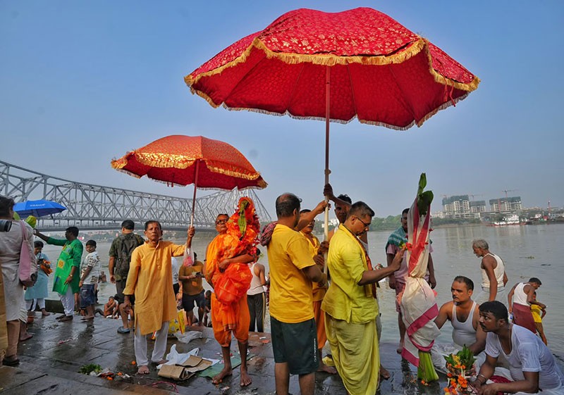 In Images: Kala Bou snan performed at Kolkata ghats on Durga Puja Maha Saptami