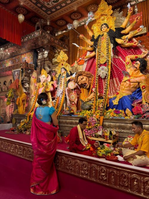 In Images: Alia Bhatt embraces ethnic elegance in a magenta saree at Mumbai's Durga Puja