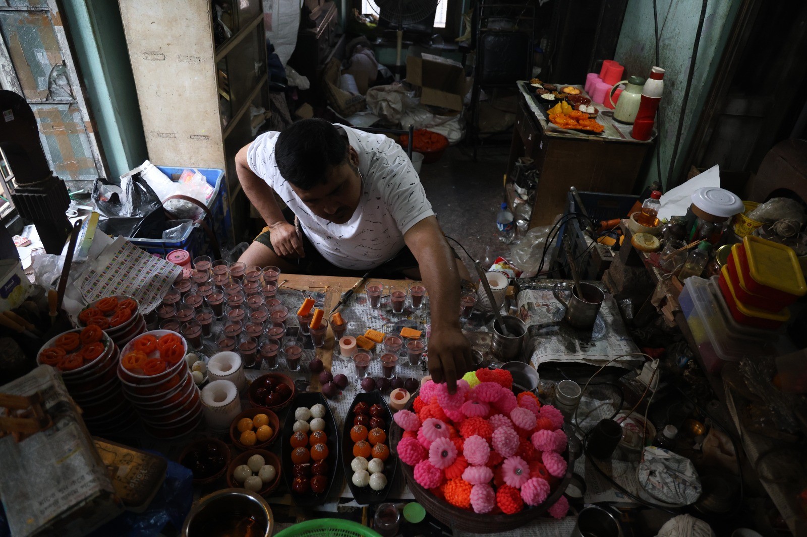 n Images: Diwali demand keeps candle workshops in Kolkata glowing