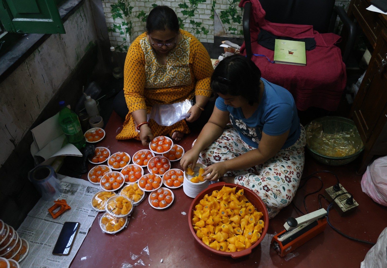 n Images: Diwali demand keeps candle workshops in Kolkata glowing