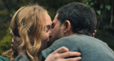 From siblings to lovers! GoT co-stars Sophie Turner, Kit Harington turn awkward during kissing scene in The Dreadful