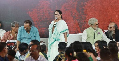 ‘Protest before Modi, Shah’: Mamata Banerjee snaps at para teachers disrupting anti-SIR dharna