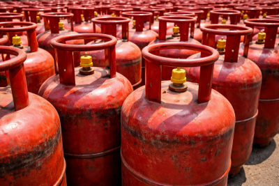 LPG booking gap raised to 25 days to curb hoarding amid Iran war; fuel prices to stay stable: Report