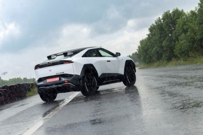 Sales surge! Mahindra & Mahindra clocks nearly 1 lakh vehicles in March 2026