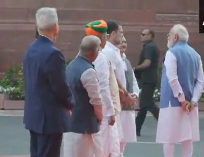 PM Modi, Rahul Gandhi share rare public exchange, viral video sparks buzz