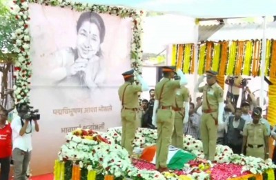 Nation bids tearful goodbye: Asha Bhosle cremated with full state honours in Mumbai