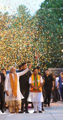 In Images: PM Modi in traditional dhoti look at BJP HQ as party celebrates sweeping electoral victory