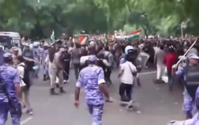 Delhi Police lathicharge CJP protesters as 'Chalo Sansad' march sparks high drama