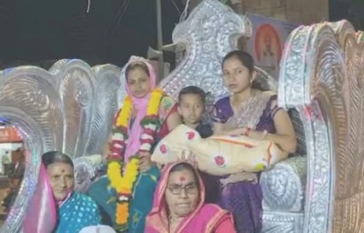 Maharashtra family welcomes baby girl with grand procession after 200-year wait