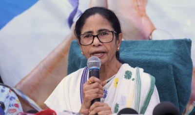 Mamata Banerjee moves Supreme Court against EC freeze on TMC name, symbol