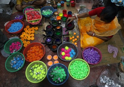 n Images: Diwali demand keeps candle workshops in Kolkata glowing