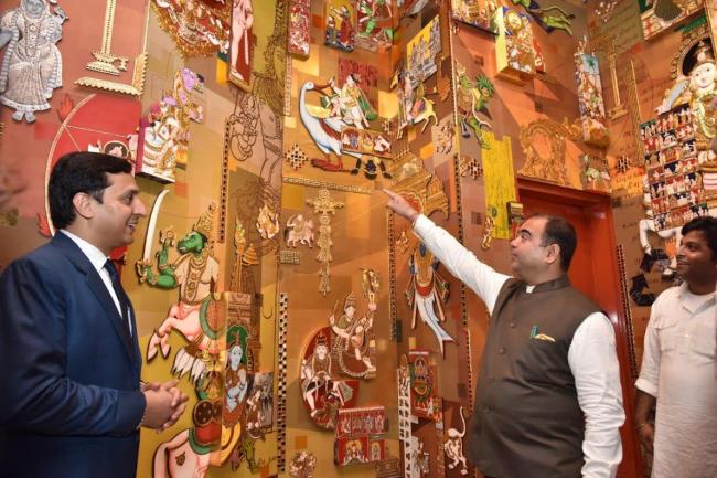 Maharashtra's Minister of Tourism inaugurates Jaya He 'Museum Safari' at Mumbai's Terminal 2