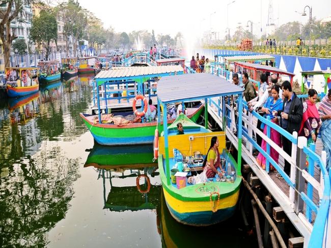 Indias First Floating Market In Kolkata Sets Sail Indiablooms