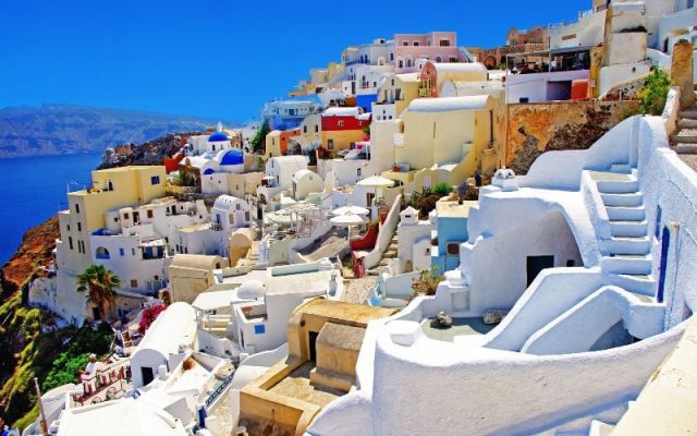 5 plus 1 reasons to fall in Love with Greece