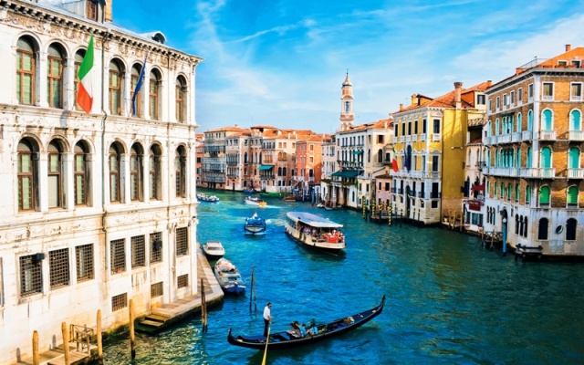Reeling under overtourism, Venice considers new restrictions on visitors
